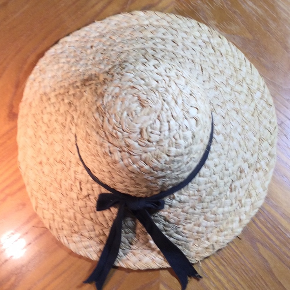 Old Navy straw hat with black bow